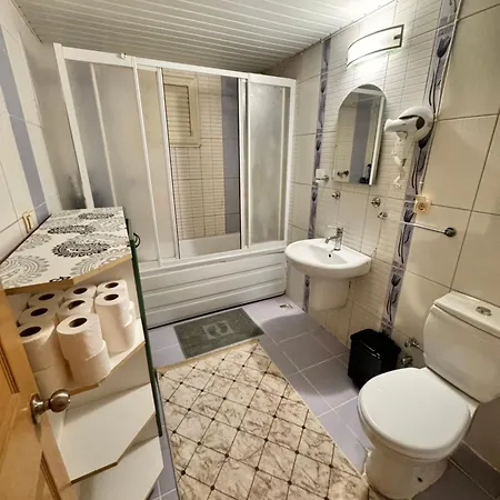 Rum i privatbostad Shared And Comfortable Bighouse Antalya